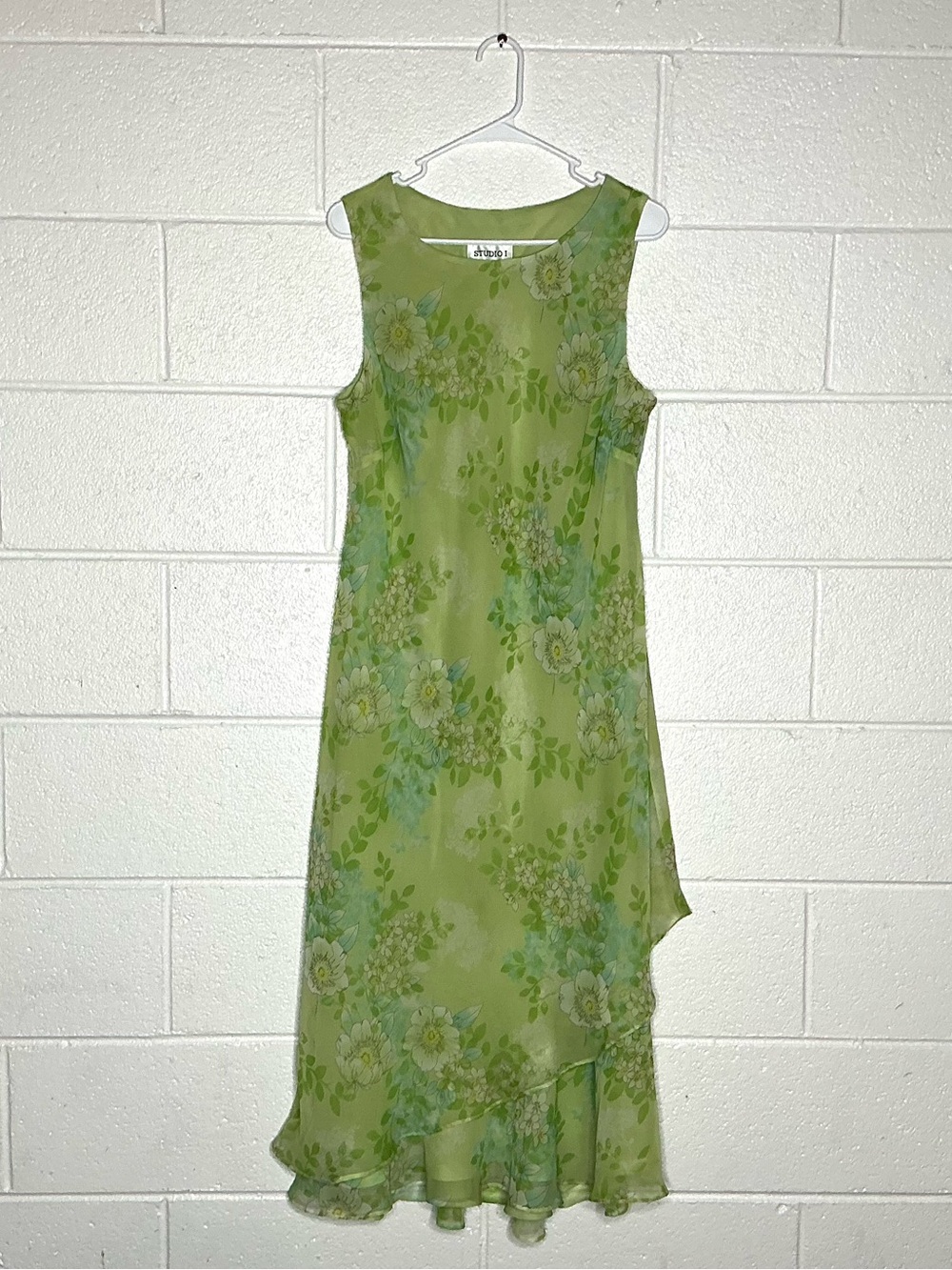 < Vintage 90’s Studio I Green Floral Ruffled Hem Midi Dress >